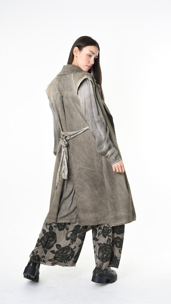 A39B SM45125 Trench in waxed cotton gabardine and viscose satin, asymmetrical design.