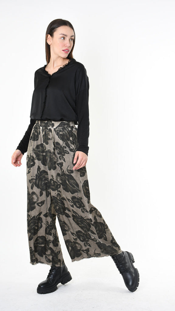 A39B SM46325 TROUSER in printed satin viscose with rose design.