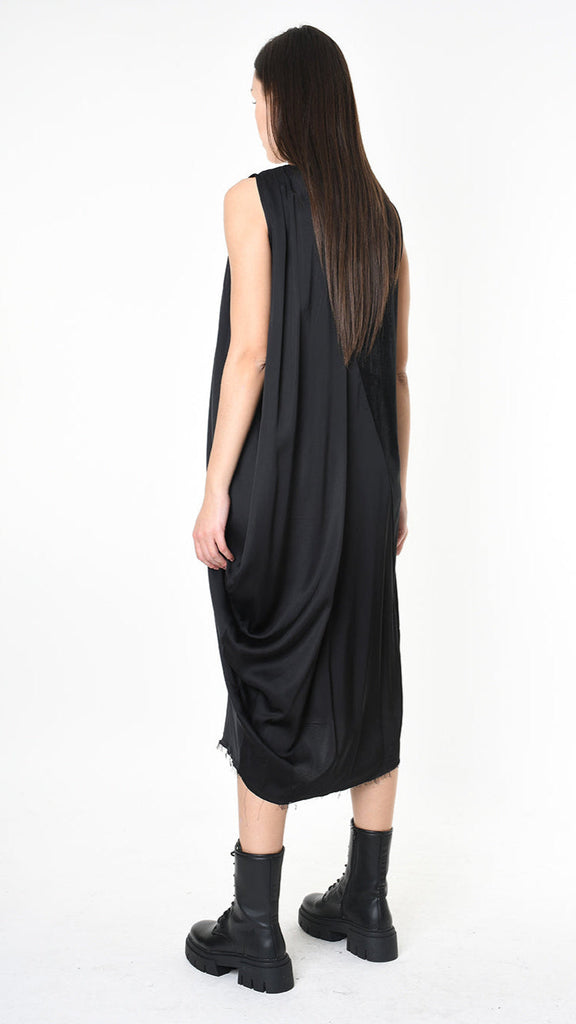 A39B SM46625 Dress in black chenille and viscose satin, featuring a sleeveless design and unique lateral gutter.