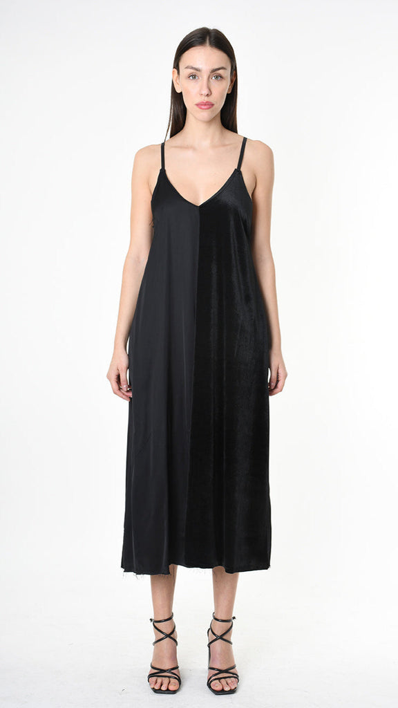 A39B SM46825 DRESS in cold black satin viscose and chenille.