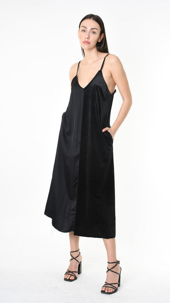 A39B SM46825 dress in cold black chenille and satin viscose with unique dye process.