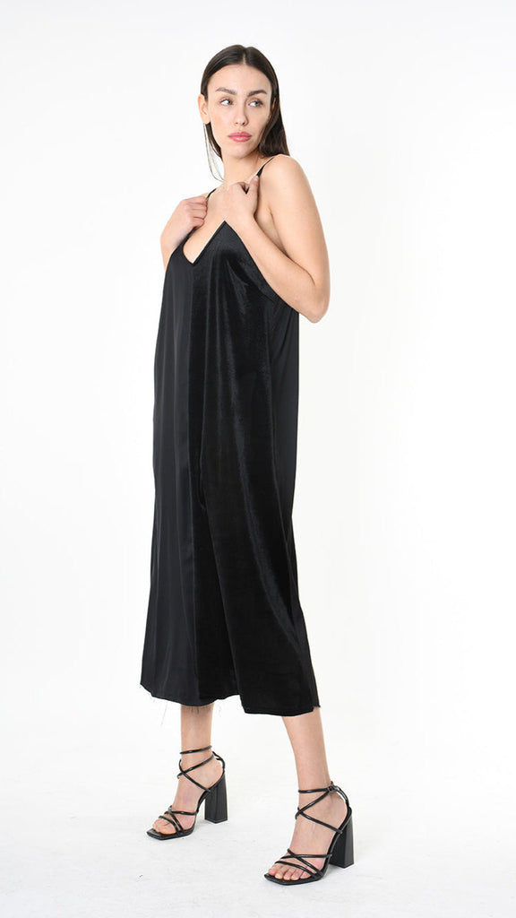 A39B SM46825 DRESS in chenille and satin viscose dyed cold black, modeled with luxurious raw cut design.