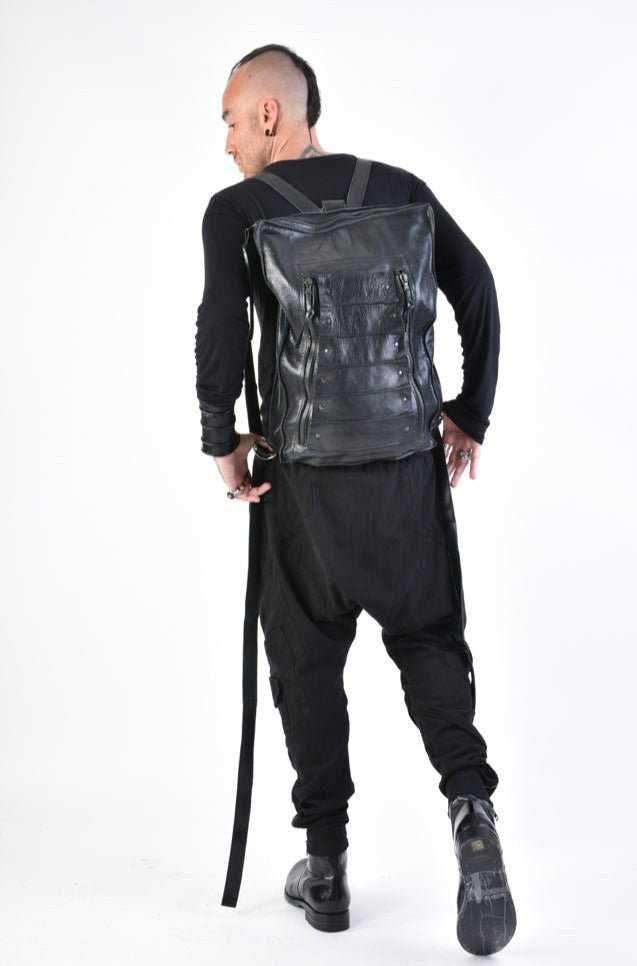 A33I LM16924 Black leather bag