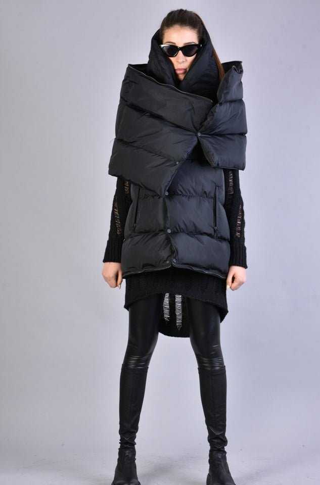 Black long padded sleeveless down jacket A33P LM068 BLACKD for cold weather.