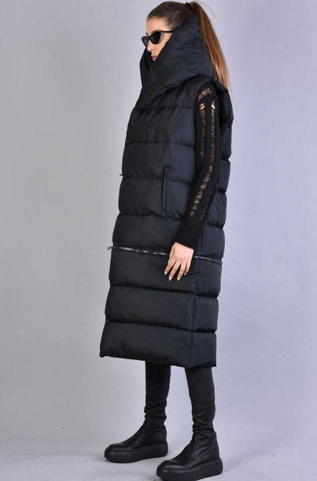 A33P LM068 BLACKD long padded sleeveless down jacket, black, for cold weather by LA HAINE INSIDE US.