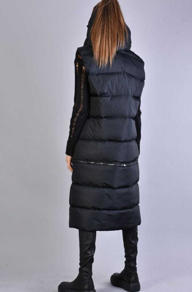 A33P LM068 BLACKD long padded sleeveless down jacket in black, full-length view.