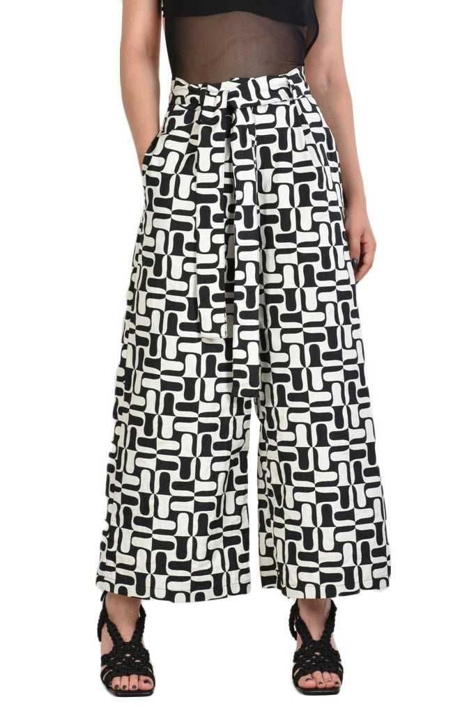 A34B ARIETE23 BLACK Pants Woman