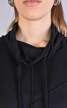 A34J LW636 BLACK Top Woman
