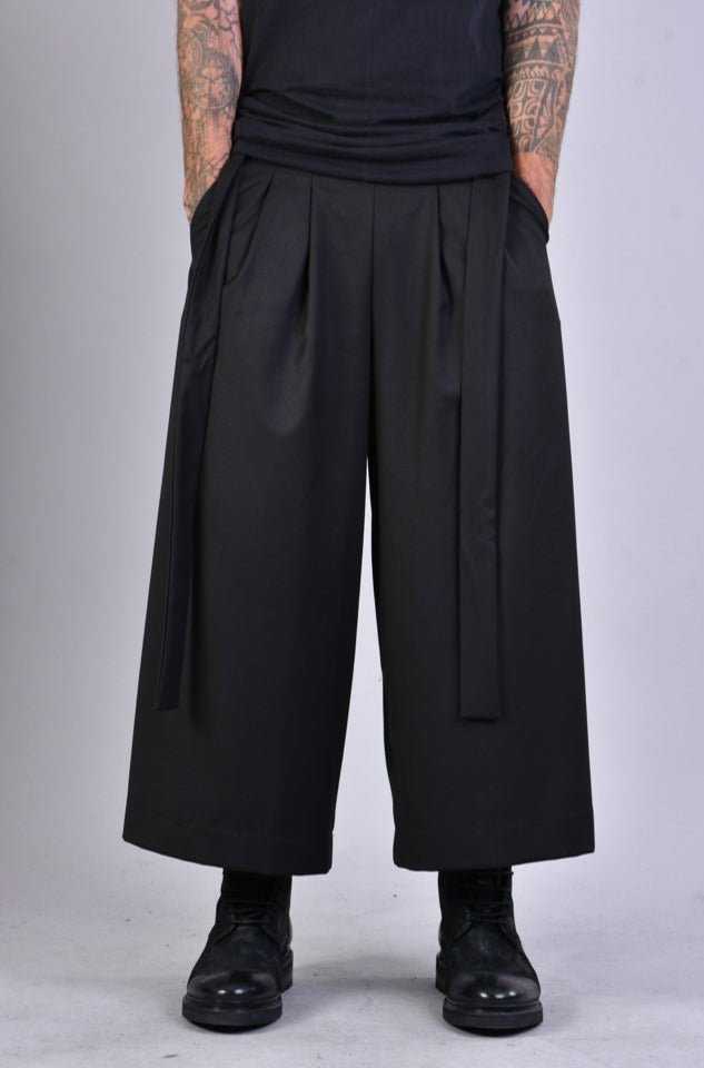 A34R LW510 BLACK Cool Wool Trousers.