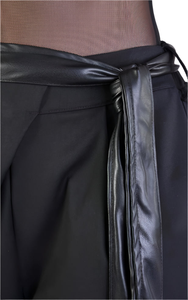 A34R LW51223 BLACK Fluid Regular Trousers