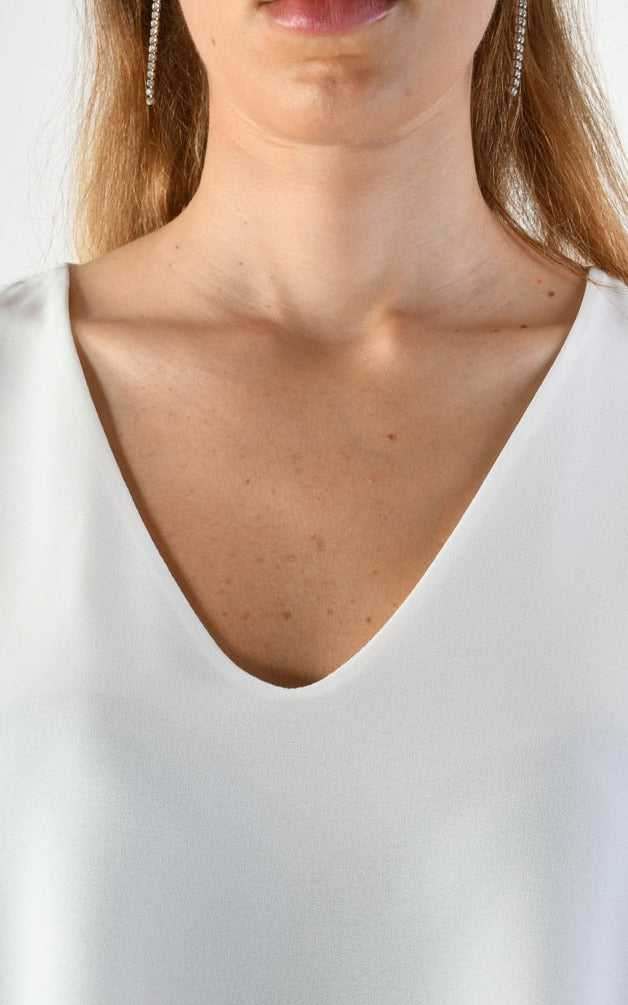 A34V LW73824 TOP Crop Asymmetric Georgette Doubled White