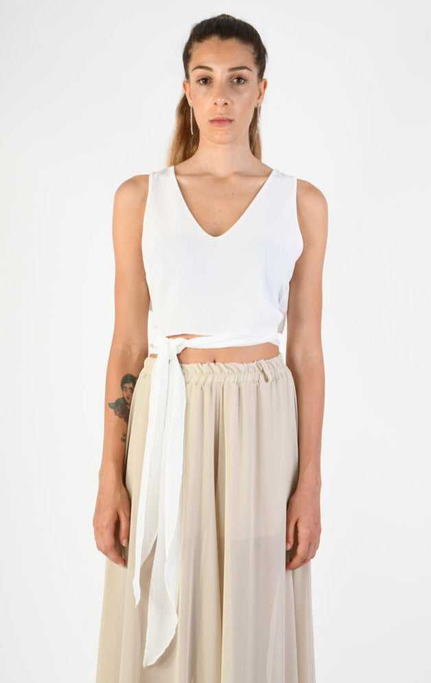 A34V LW73824 TOP Crop Asymmetric Georgette Doubled White.