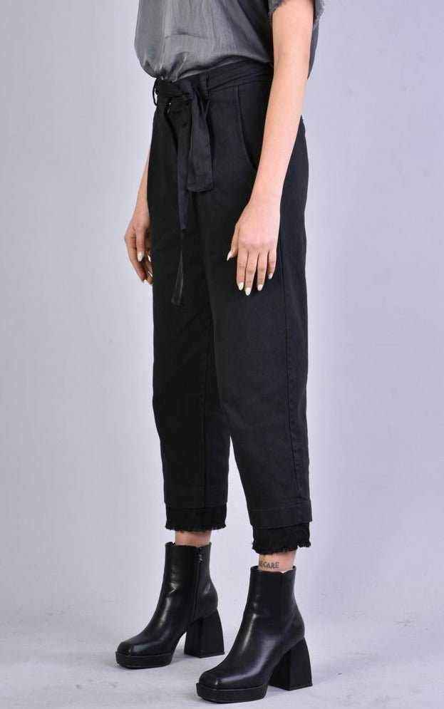 A39B SM16325 Black Pants Woman
