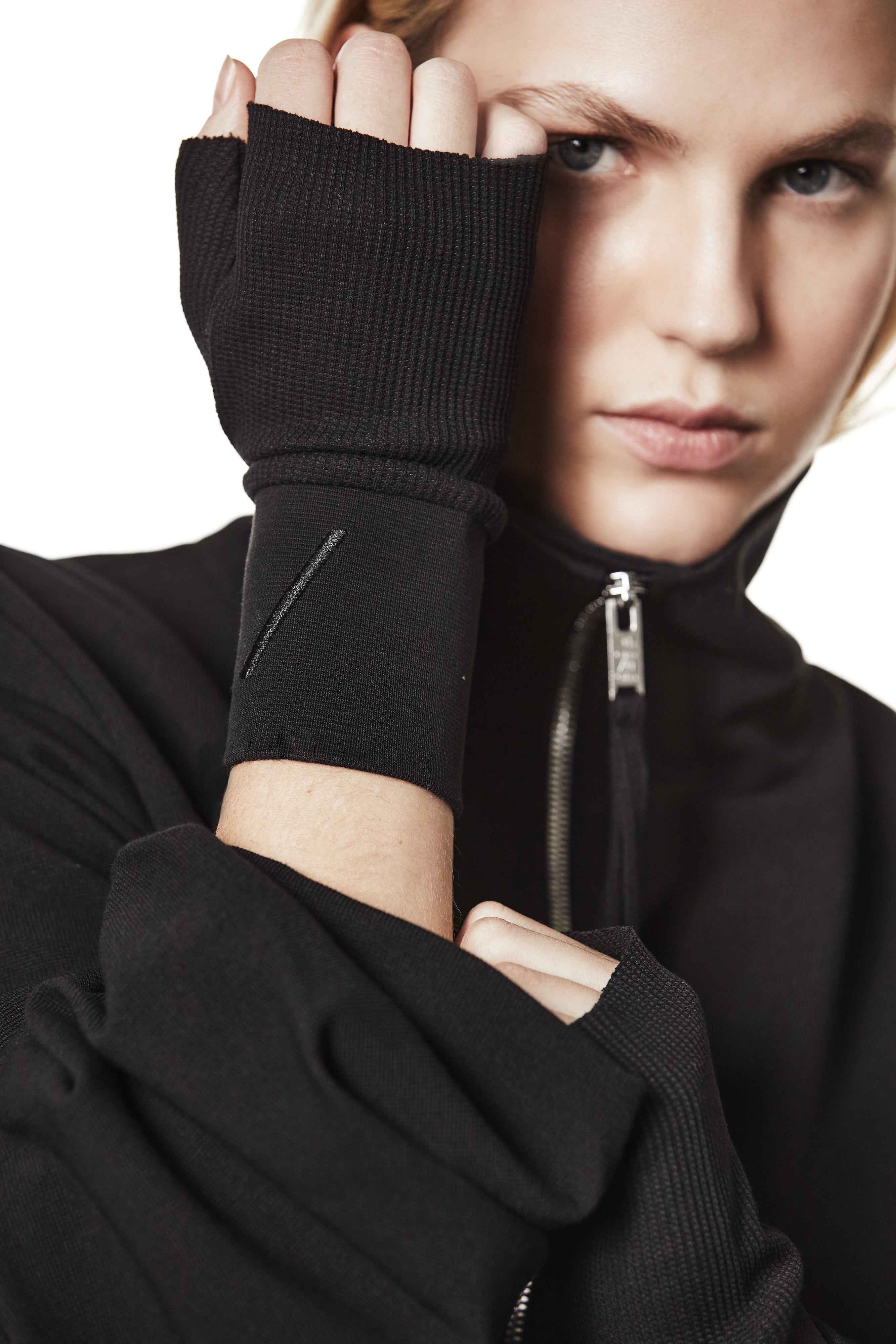 W5226 GLOVES UNISEX BLACK / GREY THOM KROM