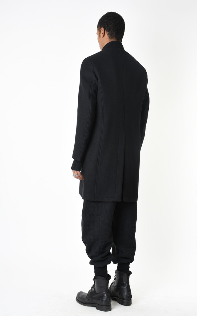 A33P regular coat in Nero black wool blend with button closure and back slit.