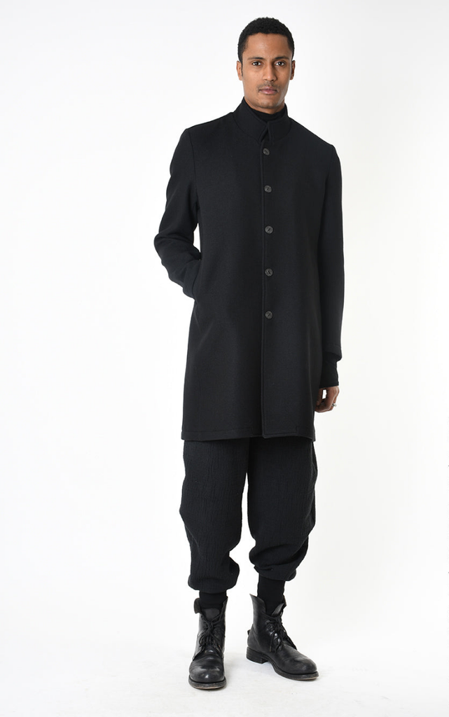 A33P regular coat in Nero black, wool blend with button closure and pockets.