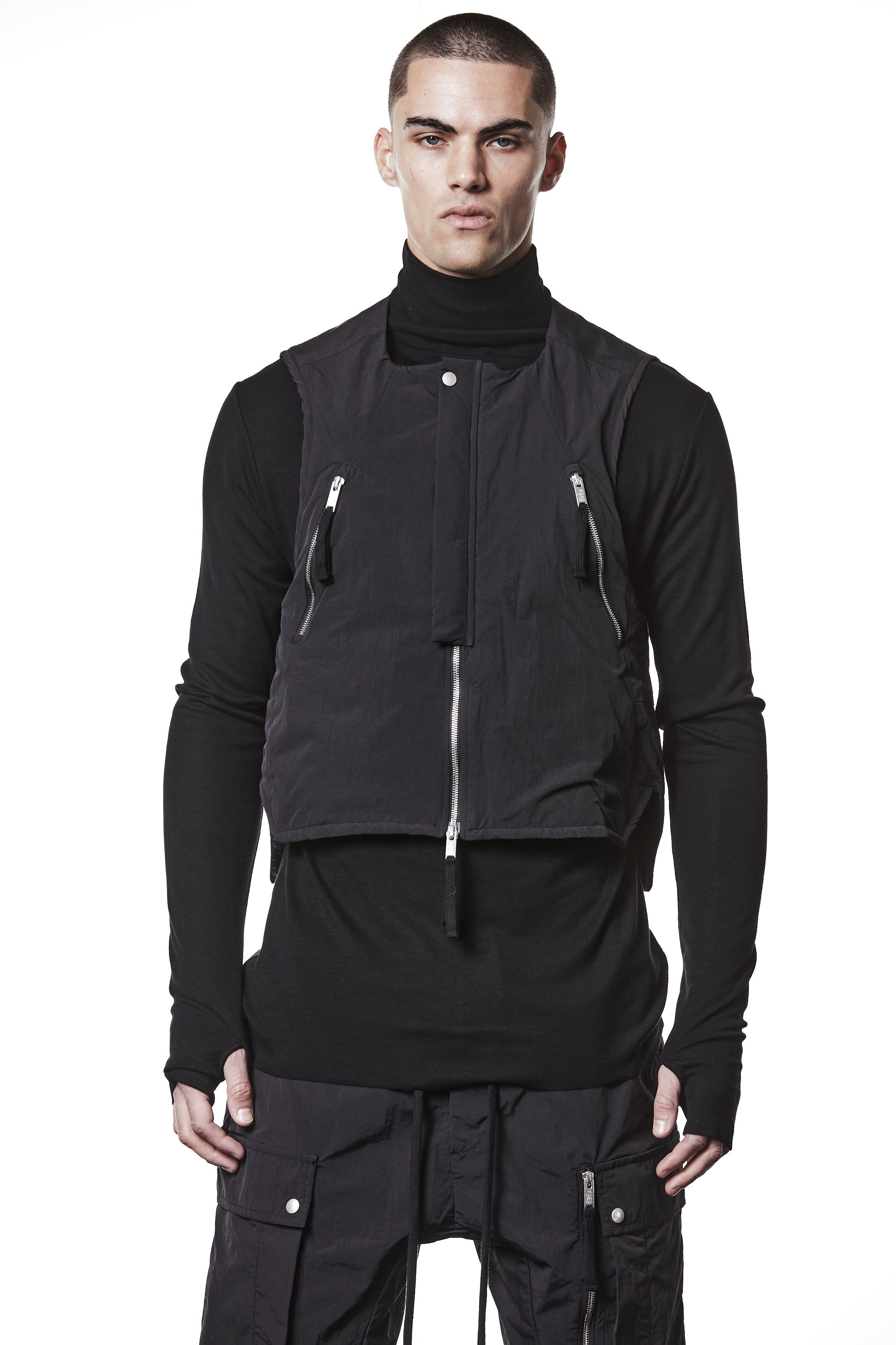M J 76 Black Utility Vest – Zip-Up with Multiple Pockets Black Man THOM KROM