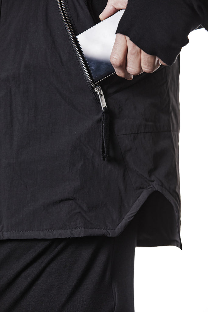 M J 76 Black Utility Vest – Zip-Up with Multiple Pockets Black Man THOM KROM