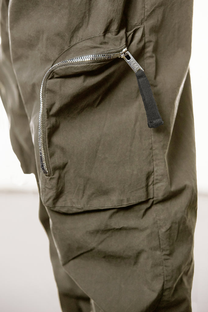 T3M P 1025 woven cargo trousers olive night.