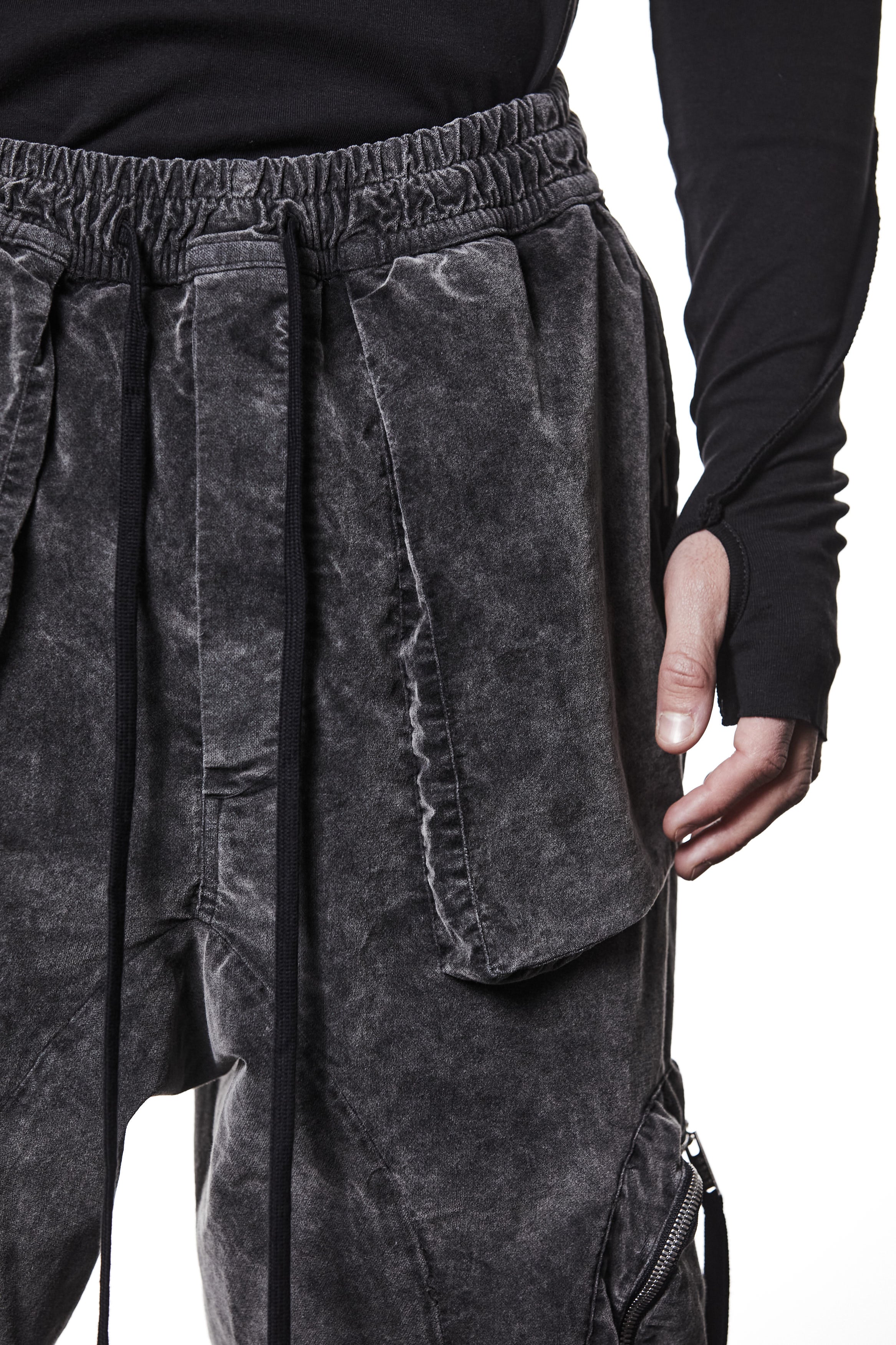 M P 21 – Used Grey Men’s cargo trousers in washed grey with zip/flap pockets, drawstring waist, and elastic cuffs THOM KROM