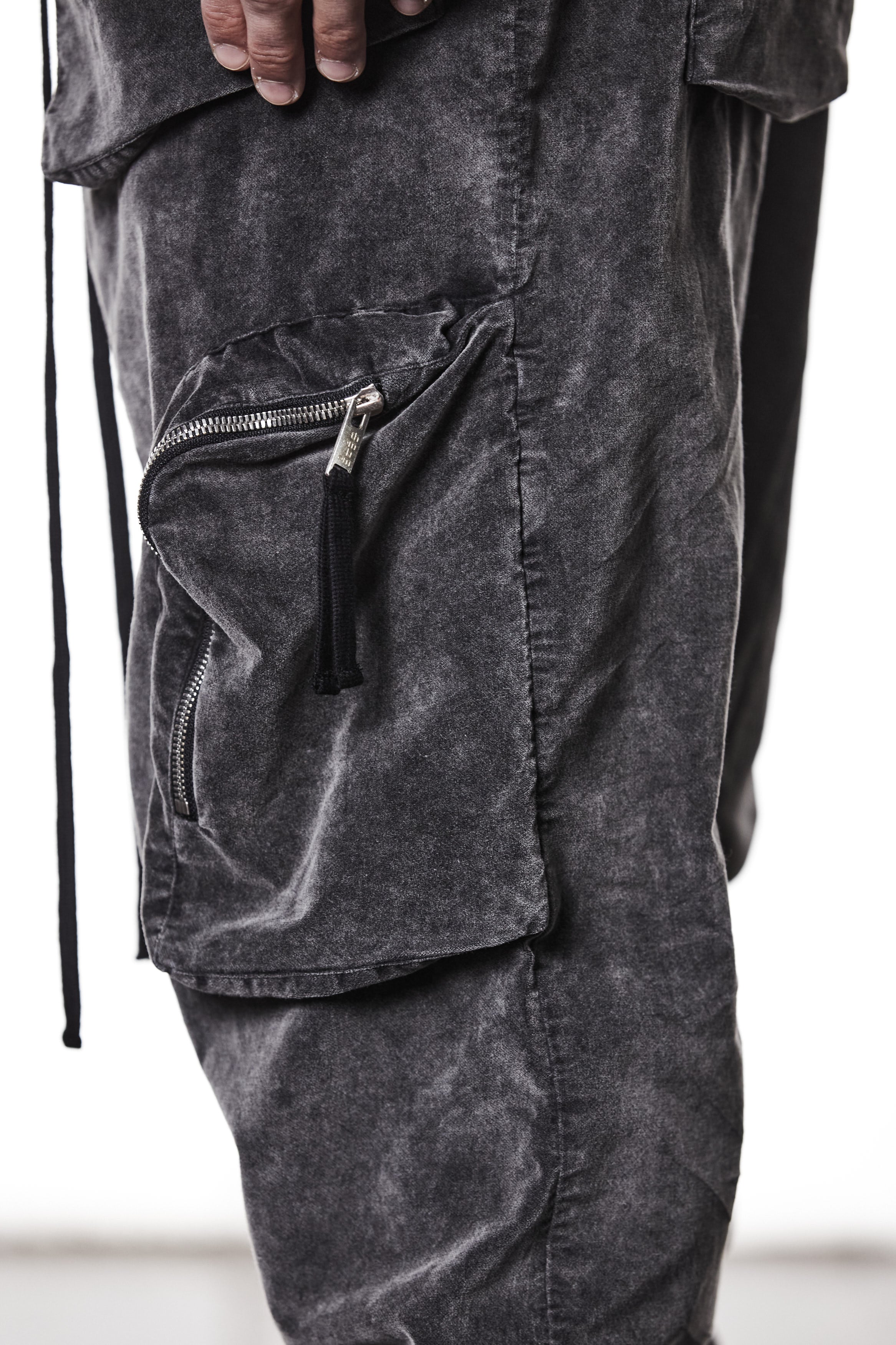 M P 21 – Used Grey Men’s cargo trousers in washed grey with zip/flap pockets, drawstring waist, and elastic cuffs THOM KROM
