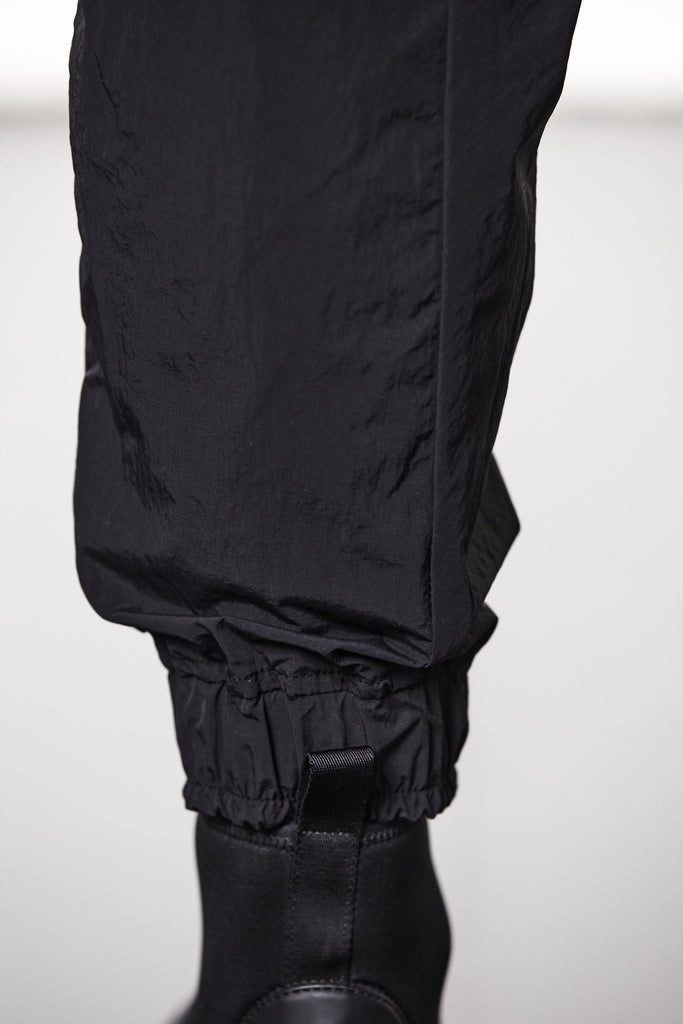 M P 26 Black Cargo Pants – Multi-Pocket Design with Elastic Waist and Cuffs Black Man THOM KROM