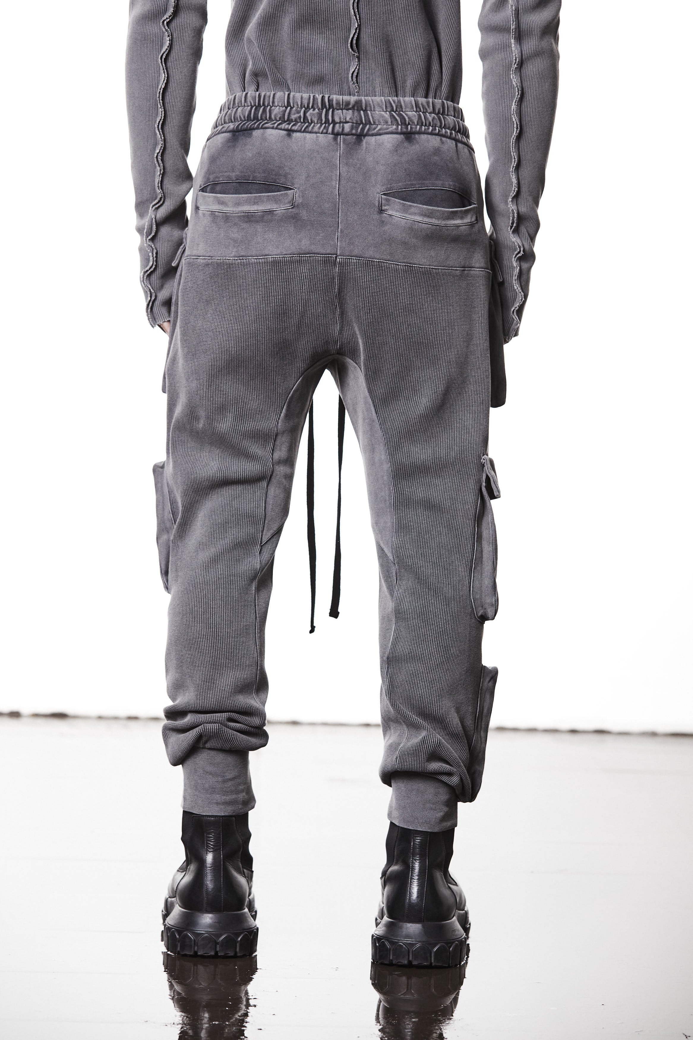 M ST 502 – Cargo Pants Multi-Pocket Long Drawstrings Elastic Waist Tapered Cuffs Used Grey Man THOM KROM