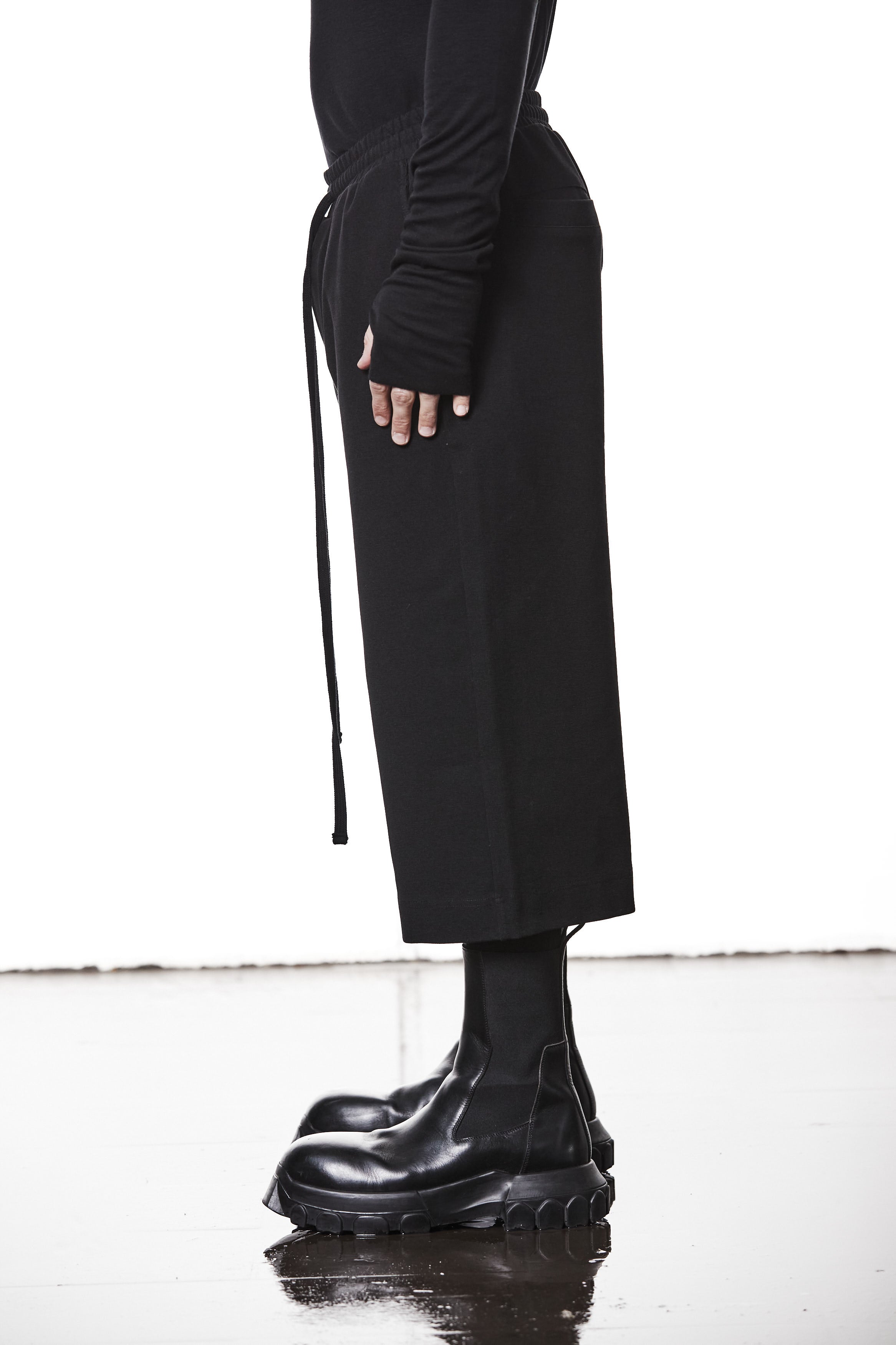 M ST 507 Black Wide-Leg Cropped Pants – Elastic Waist with Drawstrings and Back Pockets Black Man THOM KROM