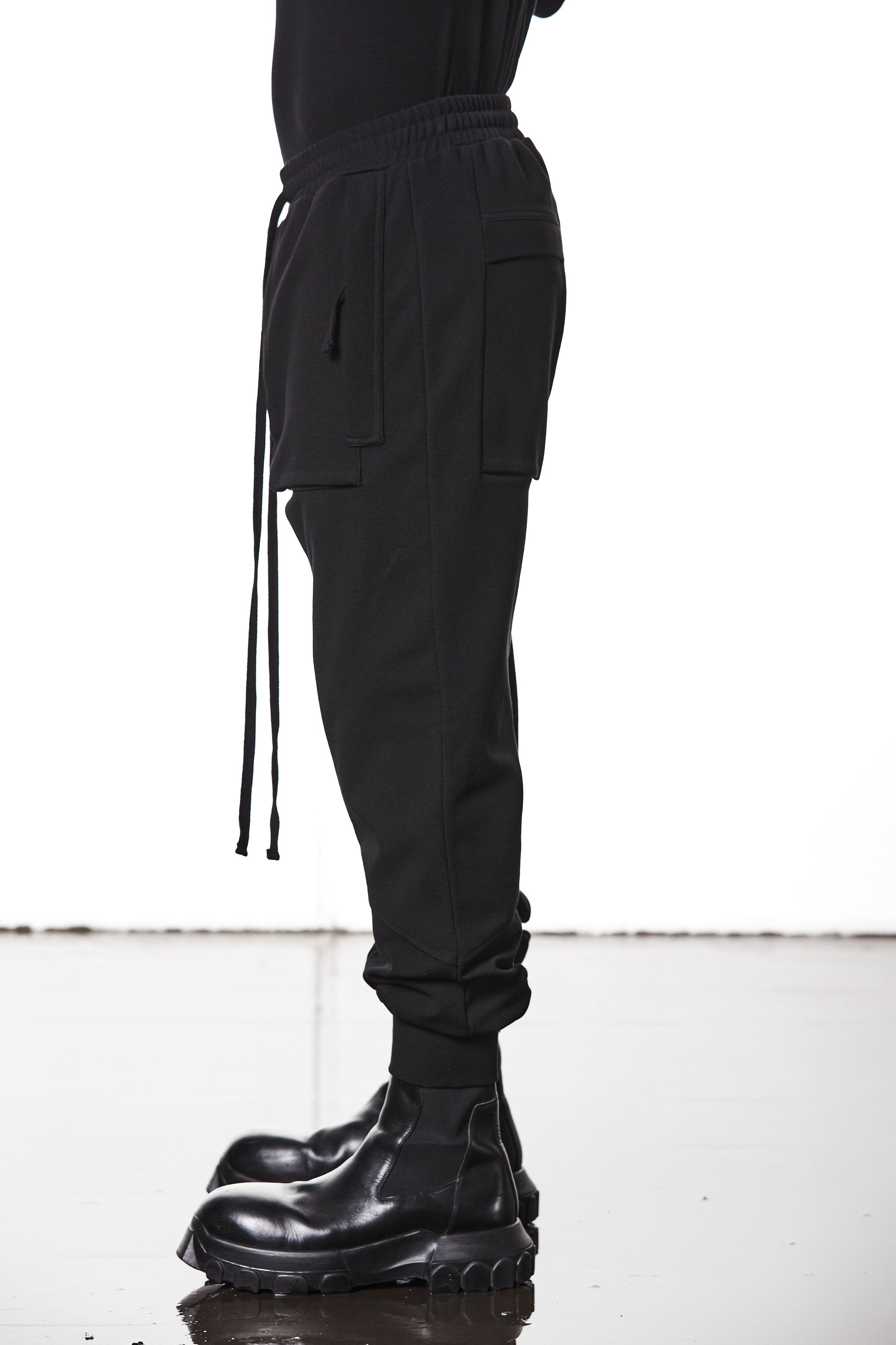 M ST 509 – Cargo Pants Multi-Pocket Long Drawstrings Elastic Waist Tapered Cuffs Black Man THOM KROM