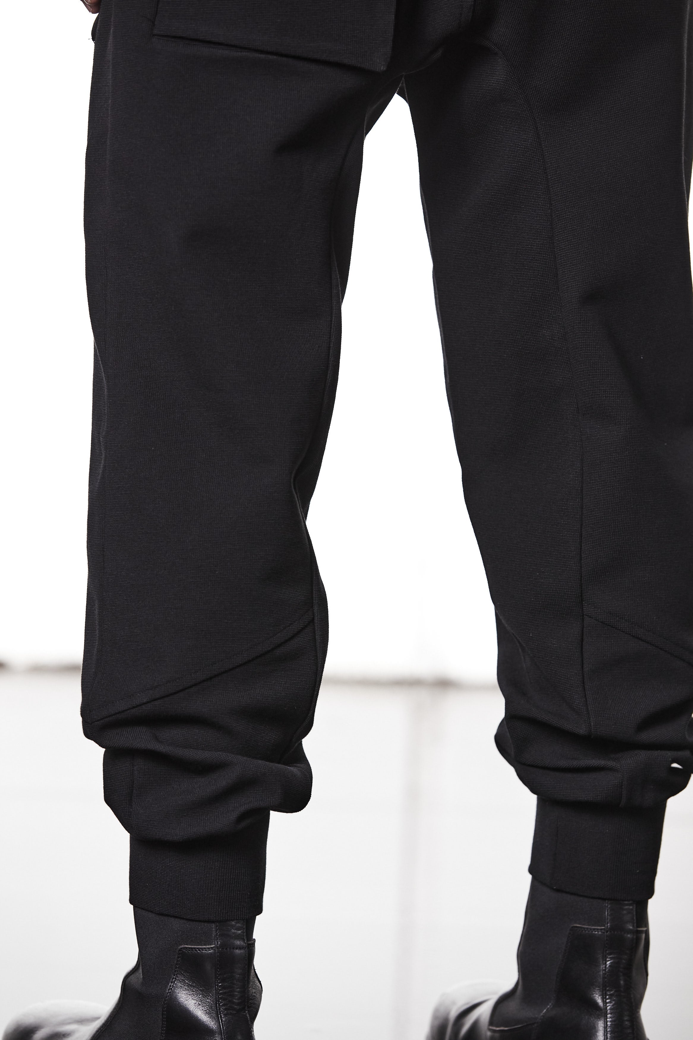 M ST 509 – Cargo Pants Multi-Pocket Long Drawstrings Elastic Waist Tapered Cuffs Black Man THOM KROM