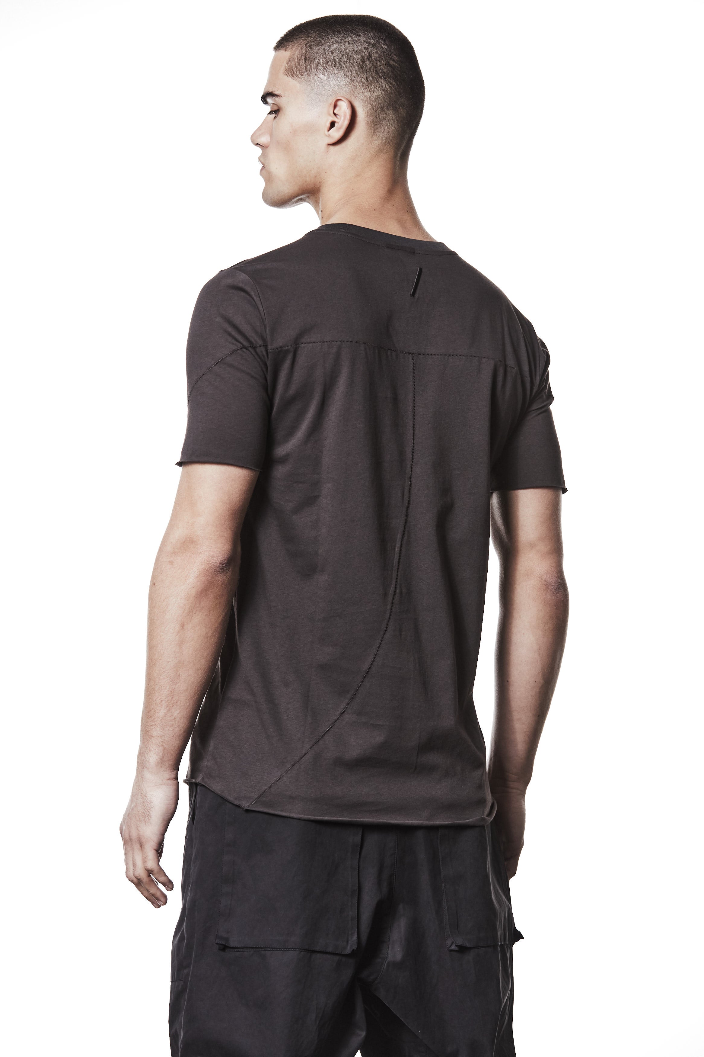 M TS 872 – Fitted Short-Sleeve T-Shirt Asymmetric Back Seam Night Brown-Man THOM KROM