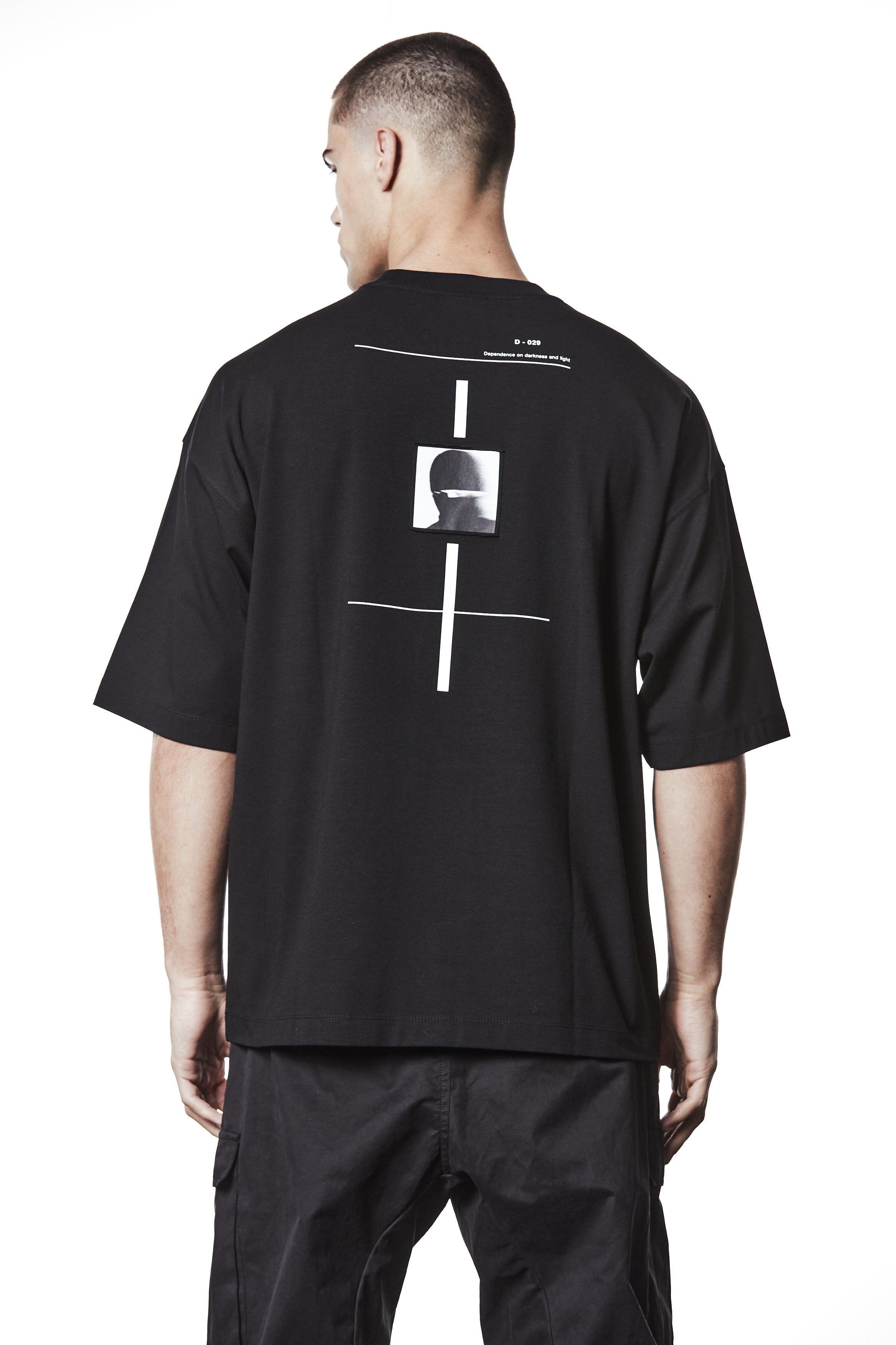 M TS 881 – Oversized Short-Sleeve T-Shirt Graphic Back Print Black - Man THOM KROM