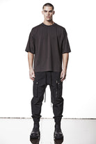 M TS 882 night brown – Oversized short-sleeve T-shirt in black with dropped shoulders, straight hem, and signature back stitch - Man THOM KROM