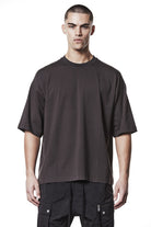 M TS 882 night brown – Oversized short-sleeve T-shirt in black with dropped shoulders, straight hem, and signature back stitch - Man THOM KROM