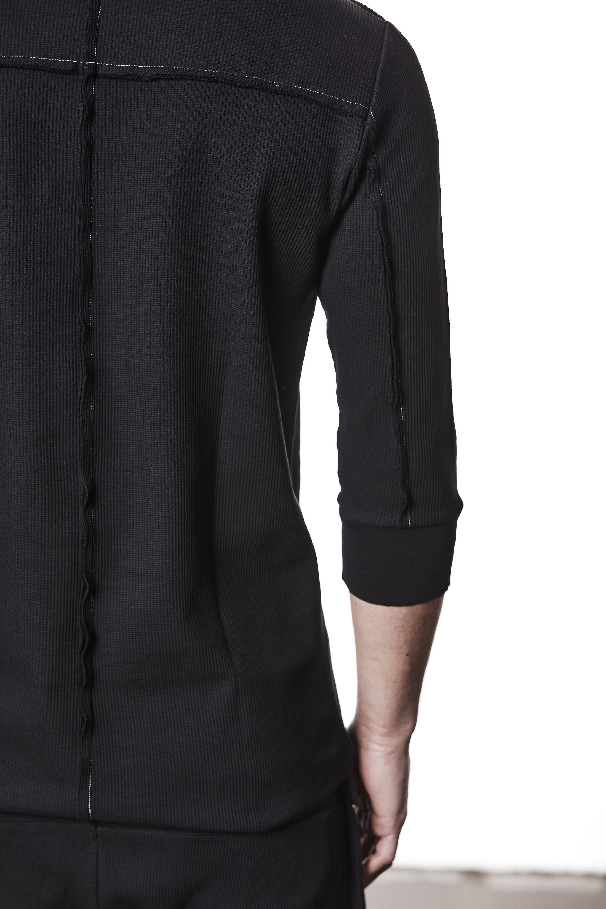 M TS 895 – Fitted 3/4 Sleeve Top – Ribbed Texture with Exposed Seams Black Man THOM KROM