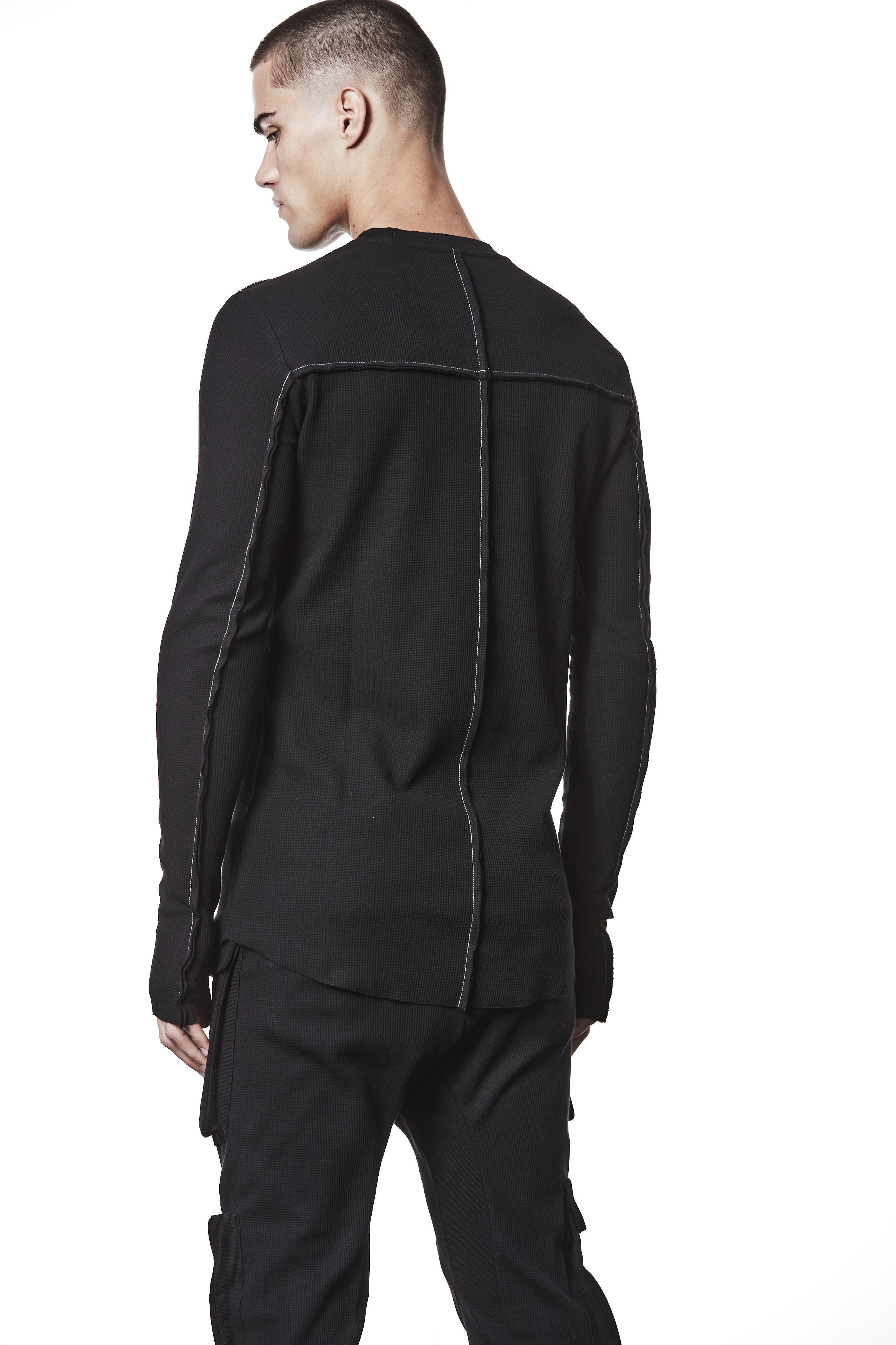 M TS 898 Black Fitted Long-Sleeve Top – Ribbed Texture with Exposed Seams and Thumbholes Black Man THOM KROM