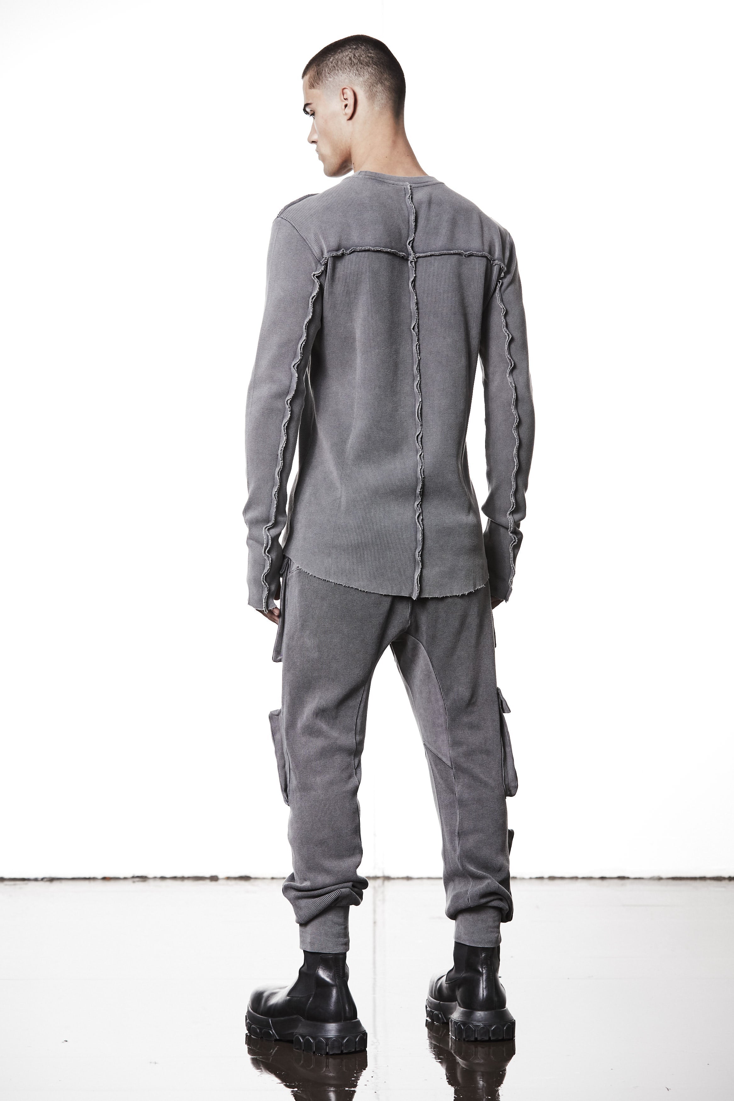M TS 898 Fitted Long-Sleeve Top – Ribbed Texture with Exposed Seams and Thumbholes Used Grey Man THOM KROM