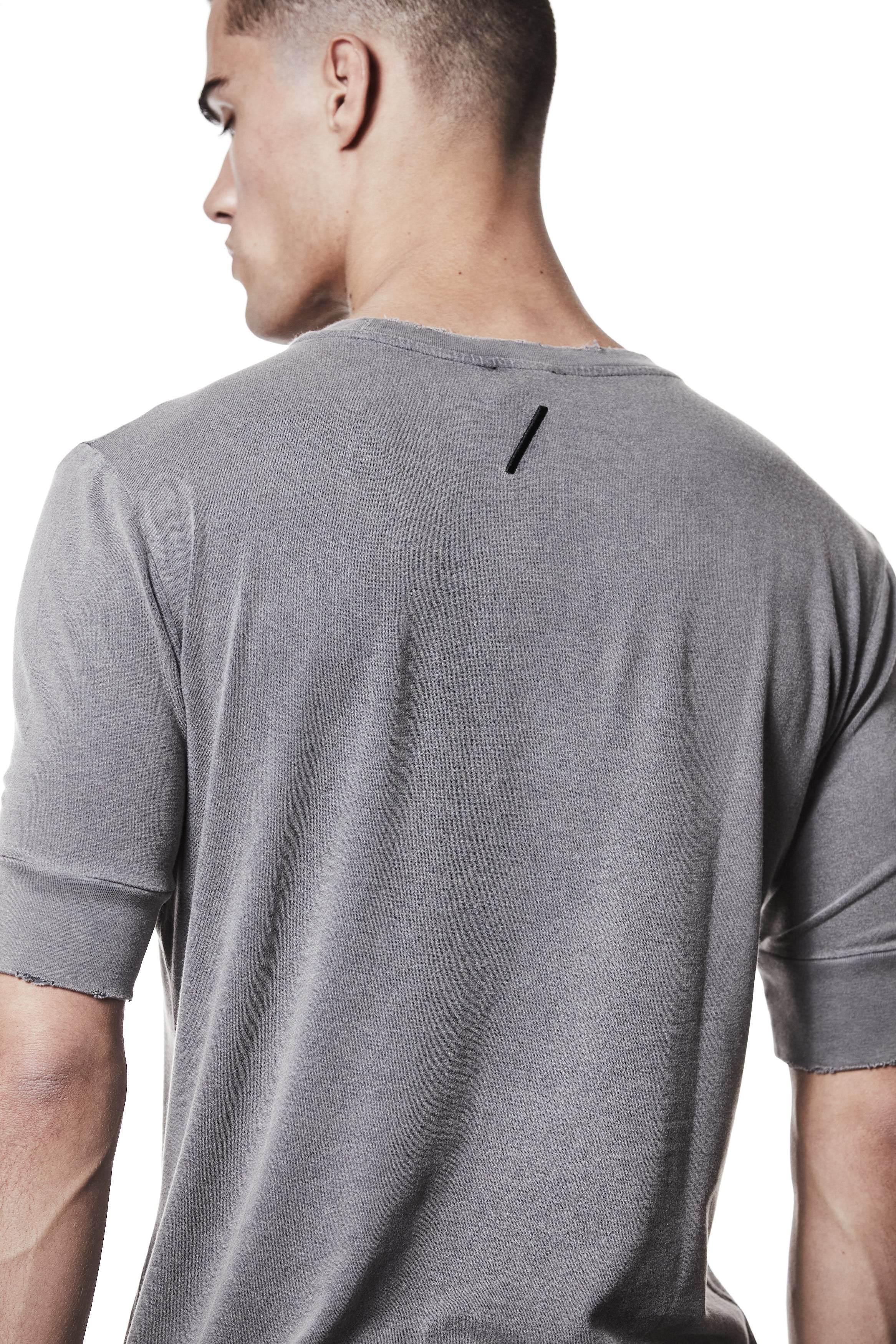 M TS 903 – Fitted Short-Sleeve T-Shirt Extended Cuffs Raw Edge Used Grey - Man THOM KROM