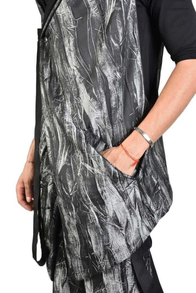 TR4M AVENTADOR23 BLACK Asymmetric Oversize Gilet