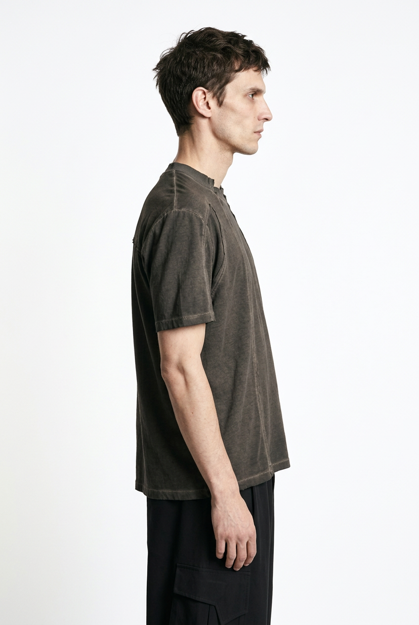 LA HAINE INSIDE US M1295 Mud cold-dyed cotton T-shirt, side profile showing oversized fit