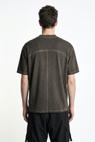 LA HAINE INSIDE US M1295 Mud cold-dyed cotton T-shirt, back view showing yoke and centre seam