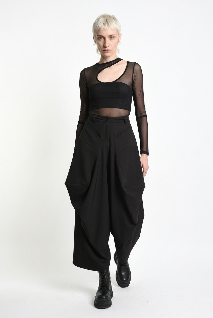 LA HAINE INSIDE US W5517 oversized techno stretch trousers in black — front walking editorial view