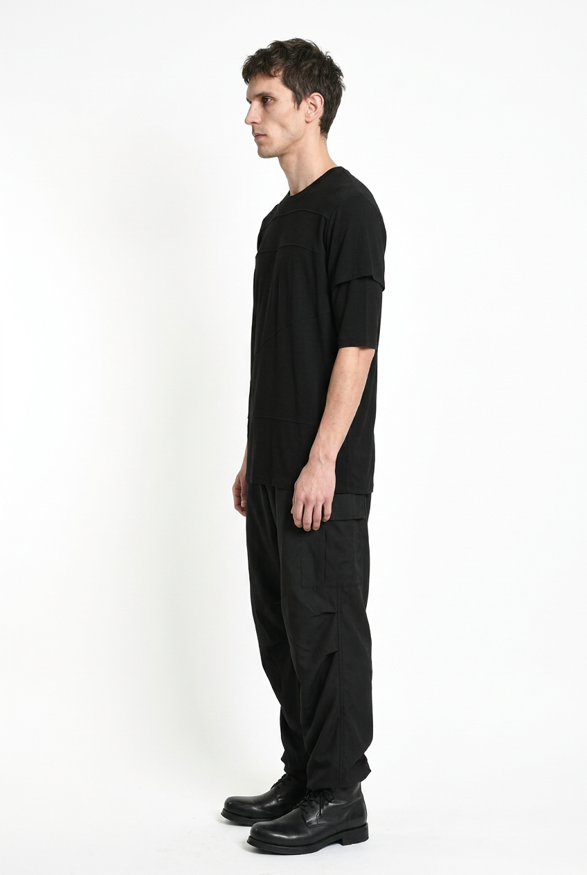LA HAINE INSIDE US M1358 T-shirt in black — side profile view