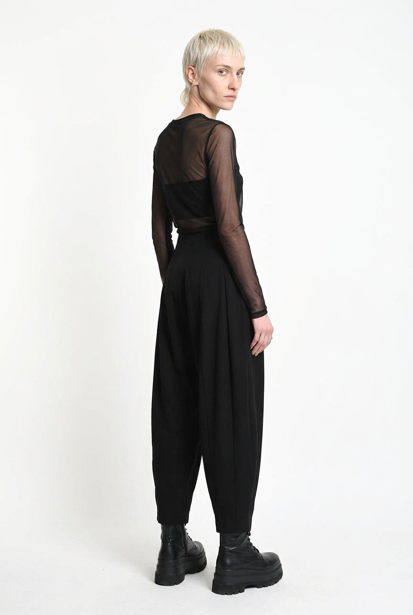 LA HAINE INSIDE US W5444 balloon trousers in black — rear three-quarter editorial view