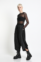 LA HAINE INSIDE US W5488 black baggy drop-crotch trousers, female model, three-quarter front view