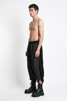 LA HAINE INSIDE US W5488 black baggy drop-crotch trousers, male model, side profile