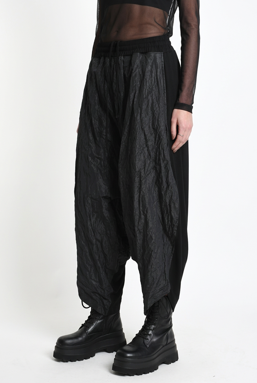 LA HAINE INSIDE US W5488 black baggy drop-crotch trousers, crinkled panels and dropped crotch detail