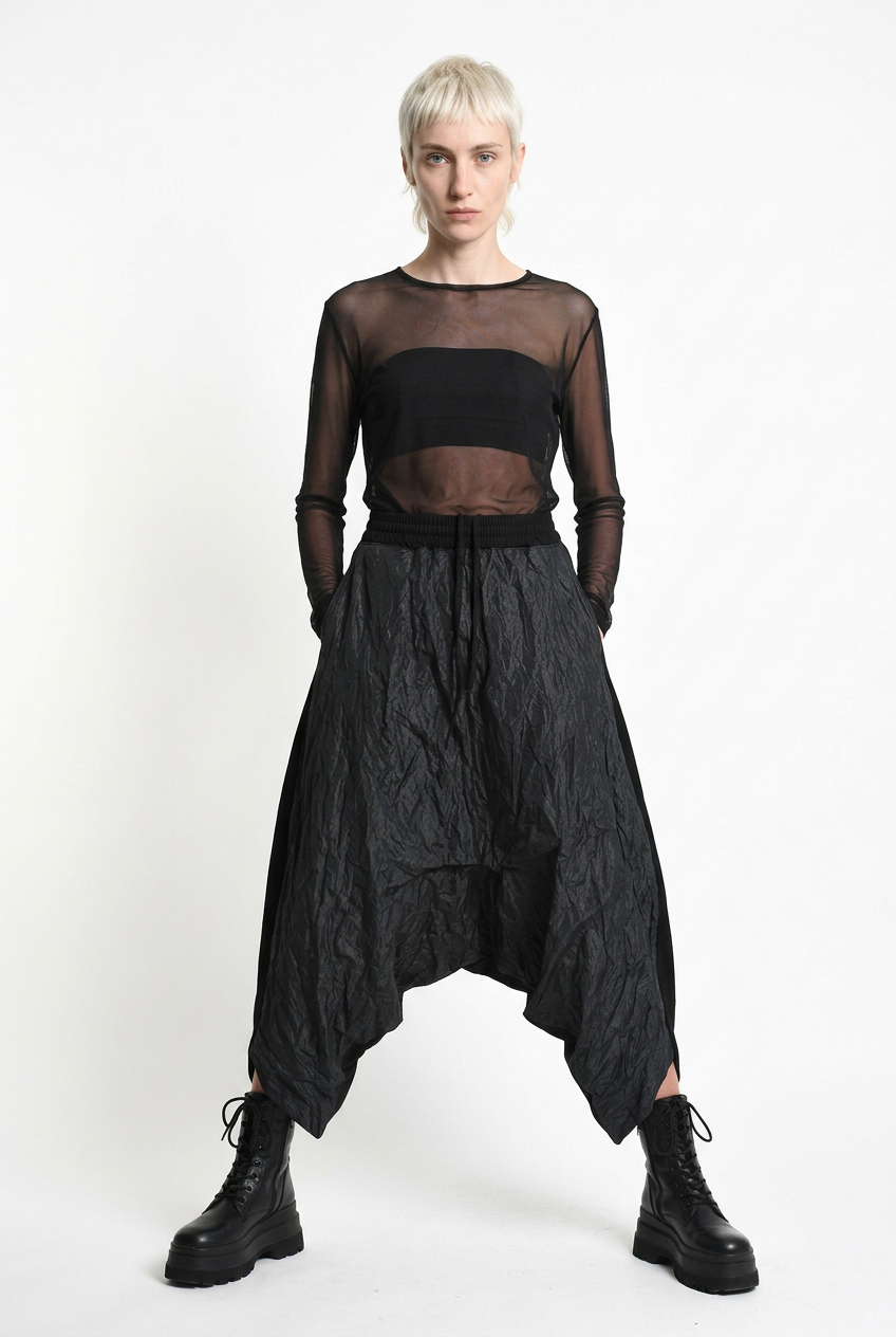 LA HAINE INSIDE US W5488 black baggy drop-crotch trousers, female model, wide-stance front view