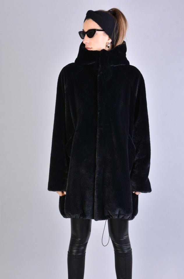 A33Q LM045 BLACKD Faux Fur Lined Oversize Coat with button closure and pockets.