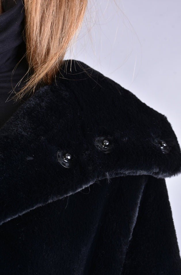 Faux fur lined oversize coat with button closure, A33Q LM045 BLACKD.